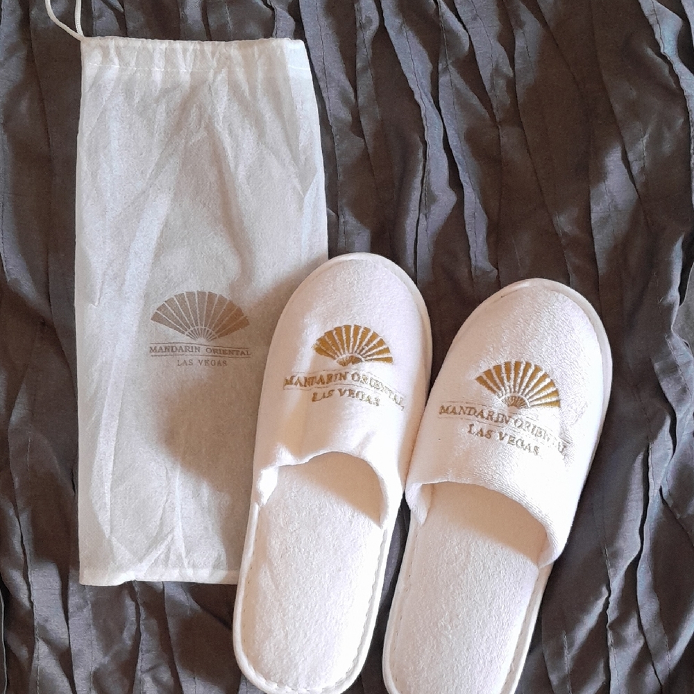 Mandarin Oriental White Slippers NWOT